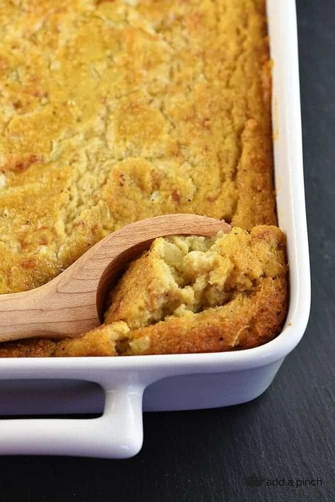 Southern Cornbread Dressing Recipe African Bread, Dressing Cornbread, Cornbread Southern, Moist Stuffing, Southern Cornbread Dressing, Cornbread Dressing Recipe, Stuffing Thanksgiving, Bread Dressing, Cornbread Dressing Southern