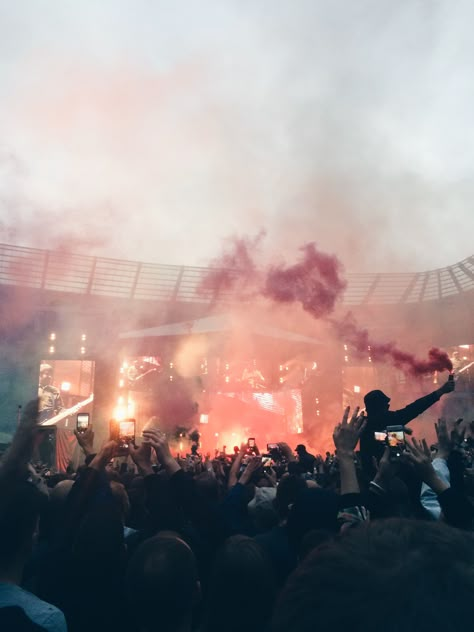 Stone Roses Aesthetic, Tech Moodboard, Concert Crowd, Prints For Room, Album Wall, Fake Life, Stone Roses, Noel Gallagher, The Dancer