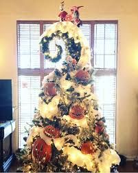 Image result for making a nightmare before christmas tree curved christmas tree Nightmare Before Christmas Tree, Halloween Christmas Tree, Nightmare Before Christmas Decorations, Halloween Memes, Halloween Tattoo, Christmas Tablescape, Halloween Trees, Theme Halloween, Halloween Spirit