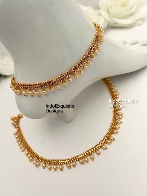 Gold plated anklets/Payal/ Punjabi Jhanjra/Indian bridal payal/golden Payal/Panjeb/Indian anklets//Pearl anklets Size-Standard adult fit All items are shipped from Brampton, Ontario, Canada. If you need your item by a certain day, please reach out to us for express delivery option before placing the order. We kindly request to consider minor variations in colors, shades, textures as pictures displayed may slightly vary from the actual product due to digital image limitations.Please expect the possibility of some minor imperfections when buying handmade jewelry. Please contact us for any questions you might have. Thank you and Happy shopping 😊 Golden Anklets Indian, Gold Anklets Indian Bridal, Anklets Pearl, Gold Payal, Bridal Payal, Indian Anklets, Anklets Indian, Bridal Anklet, Brampton Ontario