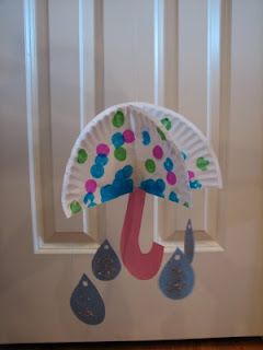 Ramblings of a Crazy Woman: April Showers Bring May Flowers (Umbrella Craft) Paper Plate Umbrella, Umbrella Craft, Weather Crafts, April Crafts, Weather Theme, Spring Preschool, Daycare Crafts, Paper Plate Crafts, Winter Crafts For Kids