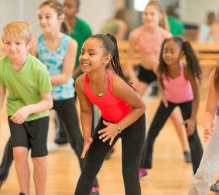 10 Fitness Classes You and Your Kids Will Love Children Exercise, Zumba Kids, Modern Dans, Warm Up Games, Toddler Class, Dance Camp, Kids Class, Gym Classes, Zumba Fitness