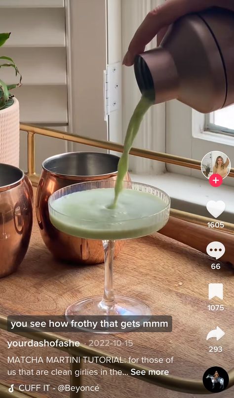 Matcha Martini Recipe, Matcha Espresso Martini, Matcha Cocktail Recipes, Mint Espresso Martini, Matcha Martini, Alcoholic Matcha Drink, Matcha Mixed Drink, Fun Espresso Martini, Matcha Cocktail