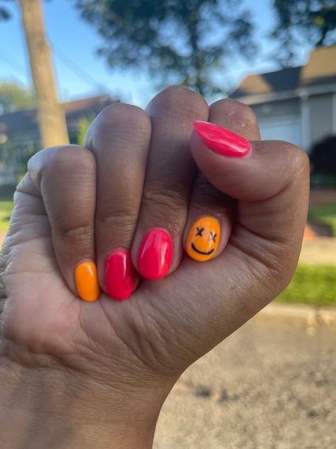 Orange Nails With Smiley Face, Almond Neon Nails, Pink Smiley Face Nails, Smiley Face Nails, Fun Summer Nails, Popular Nail Art, Happy Nails, Popular Nails, Flower Nail Art