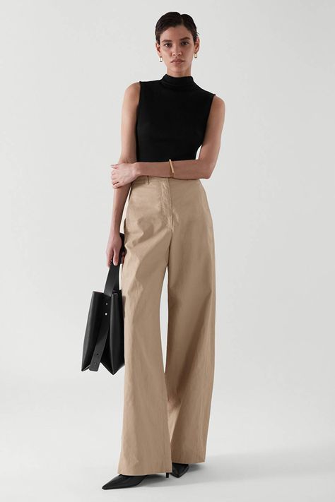 Every Single One of Our Editors' Shopping Picks | Who What Wear UK Beige Trousers Outfit, Beige Pants Outfit, Beige Trouser, Wide Leg Trousers Outfit, Beige Hose, Minimal Chic Style, Wide Leg Linen Trousers, Smart Casual Office, Wide Leg Pants Outfit