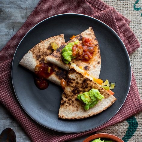 Cheese Quesadillas with Peppers & Onions Cheese Quesadillas, Easy Breakfast Brunch, Cheese Quesadilla, Lunch Appetizers, Cheap Healthy, Onion Recipes, Healthy Eating For Kids, Salad Side Dishes, Peppers And Onions