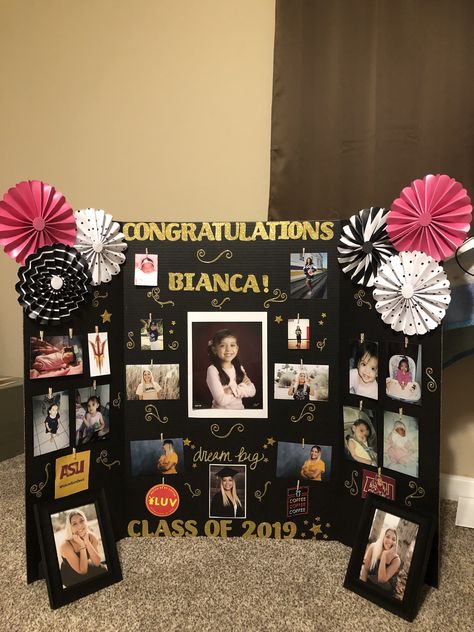 Graduation Display Boards, Senior Poster Board Ideas Graduation, Poster Board Graduation Ideas, Senior Display Boards, Graduation Picture Poster Board Ideas, Grad Photo Display Ideas, Tri Fold Graduation Board Ideas, Grad Party Poster Board Ideas, Grad Board Ideas