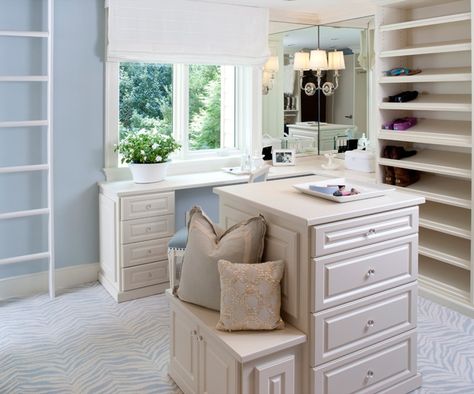 walk-in closet + zebra rug Walk In Closet Ideas With Vanity, Closet With Vanity, Walk In Closet Ideas, Master Closets, Decor Closet, Closet Redo, Closet Island, Closet Vanity, Walking Closet