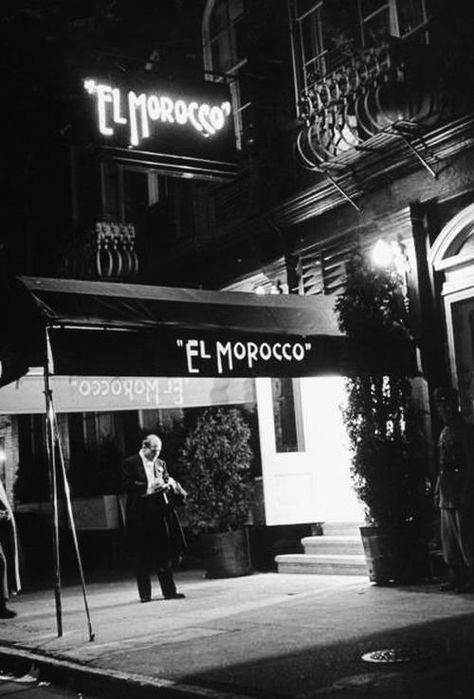 El Morocco nightclub, NY 1941. Where the social diva's went to show off and be seen. Nyc Nightclub, Rich And Poor, Wave Dance, Cafe Society, Errol Flynn, Relaxing Time, Victorian Mansions, Women's Ministry, Supper Club