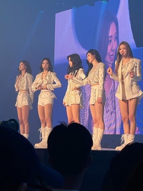 Itzy Concert, Itzy Checkmate, Ryujin Chaeryeong Yuna, Concert Aesthetic, Space Girl, Itzy Yeji, Cute Funny Babies, Concert Fits, Kpop Girl Bands