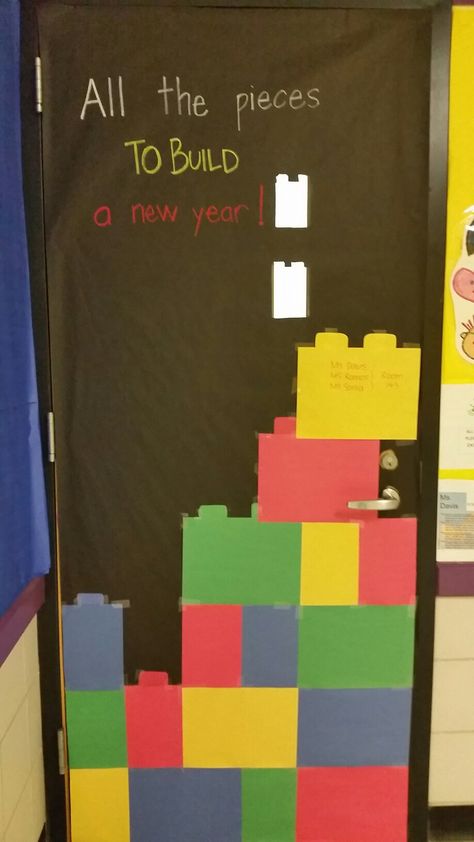 Kinder door - lego style! School Door Decorations, Preschool Bulletin Boards, School Doors, Door Decorating, Door Decorations Classroom, School Bulletin Boards, Pinterest Projects, Classroom Door, Community Building