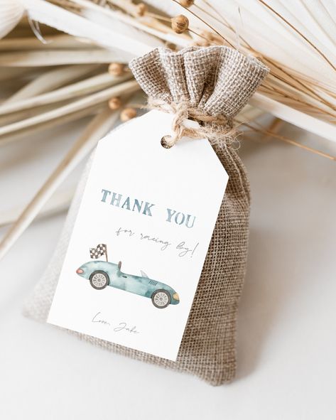 Auto Vintage, Birthday Souvenir, Cars Birthday Invitations, Race Car Birthday Party, Boy Birthday Party Themes, Race Car Party, Race Car Birthday, 2nd Birthday Party Themes, Cars Birthday Parties