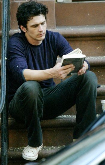 Good Minds Suggest—James Franco's Favorite Books About Hollywood. #hotdudesreading Franco Brothers, Celebrities Reading, Guys Read, Actor James, James Franco, 인물 드로잉, Book People, Reading A Book, I Love Books