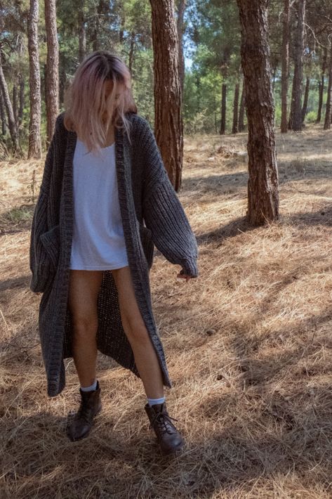 Chunky Knit Sweater Cardigan, Long Chunky Cardigan Outfit, Pnw Aesthetic, Big Cardigan, Long Sweater Outfits, Long Knitted Cardigan, Long Oversized Cardigan, Knit Long Cardigan, Chunky Sweater Cardigan