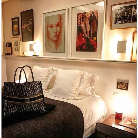 Vintage Style Apartment Decor, Jazz Bedroom Aesthetic, Casa Migos, White Bedrooms, Dream Room Inspiration, Dream Apartment, Room Makeover Bedroom, House Room, Apartment Inspiration