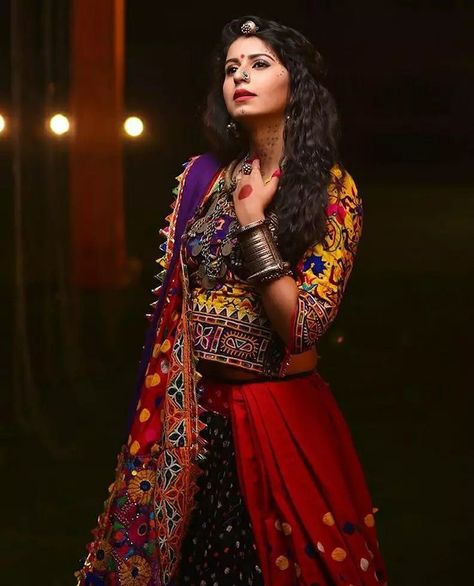 Navarati Outfits, Kinjal Dave, Mobile Wallpaper Hd, 4k Mobile Wallpaper, Lock Screen Iphone, Garba Dress, Langa Voni, Screen Iphone, Wallpaper Lock Screen