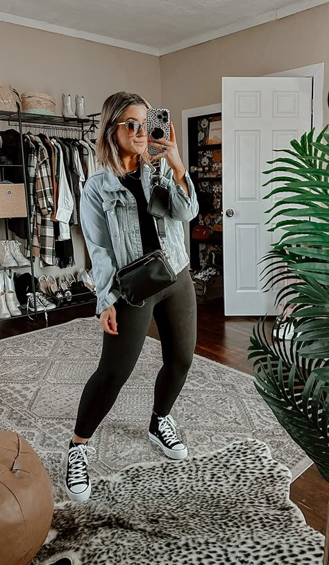 Plus Size Classy Outfits Summer, Casual Plus Size Spring Outfits 2023, Midsize Converse Outfit, Casual Fall Outfits Midsize Women, Summer Outfits Comfy Casual, Midsize Basic Outfits, Mid Size Leggings Outfit, Fall Outfits2023, Mom Clothes Stylish