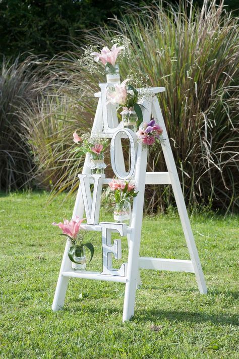 Ladder Decor Wedding, Flowers Stairs, Selfie Zone, Wedding Stairs, Party Rental Ideas, Outdoor Backdrops, Event Props, Wedding Help, Purple Decor