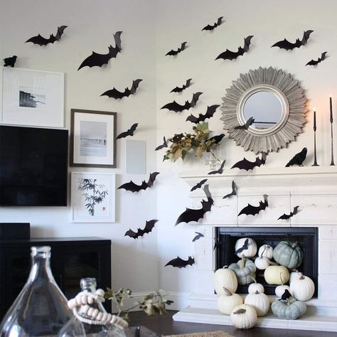 Haunted House Halloween Party, Halloween Lamps, Scary Bat, Bat Decorations, Halloween Bat Decorations, Bat Wall, Casa Halloween, Diy Wall Decals, Halloween House Party