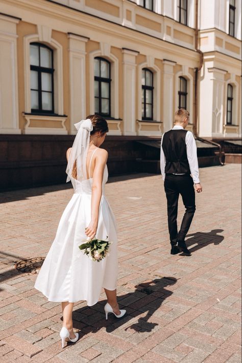 Midi Wedding Dress Veil, Mid Length Wedding Dress Boho, Corset Wedding Dress Midi, Midi Wedding Dress With Veil, Minimalist Wedding Veil, Tea Length Wedding Dress With Veil, Mid Wedding Dress, Ballerina Length Wedding Dress, Minimalist Midi Wedding Dress