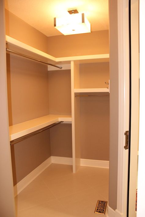 U Shaped Bedroom Closet, L Closet Ideas, Double Shelf Closet, L Shaped Walk In Closet Design, Simple Walkin Closet Ideas, U Shaped Closet Design, Double Rod Closet Ideas, Diy Corner Closet Ideas, L Shaped Master Closet