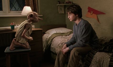 Dooby and Harry in Harry's room The Daily Prophet, Dobby Harry, Harry Potter Dobby, Film Harry Potter, Harry Potter Wiki, Arthur Weasley, Harry Potter Owl, Daily Prophet, Dobby Harry Potter