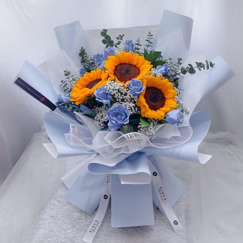 Artificial Sunflower Bouquet, Blue Sunflower Bouquet, Artificial Flowers Bouquet Wrapping, Graduation Flower Bouquet, Flower Shop Decor, Graduation Flowers, Blue Sunflower, Diy Bouquet Wrap, Luxury Flower Bouquets