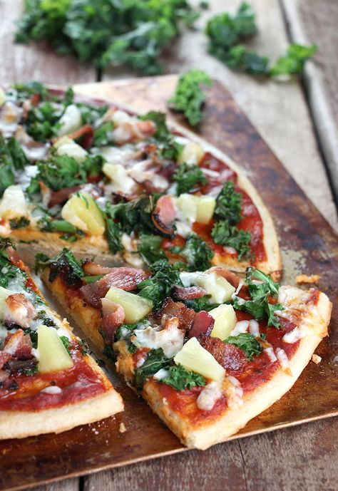 Canadian Bacon Pineapple Pizza_1 Bacon Pineapple Pizza, Canadian Pizza, Healthy Pizzas, Pineapple Pizza Recipes, Bacon Bar, Bacon Pineapple, Canadian Recipes, Delicious Pizza Recipes, Bacon Pizza