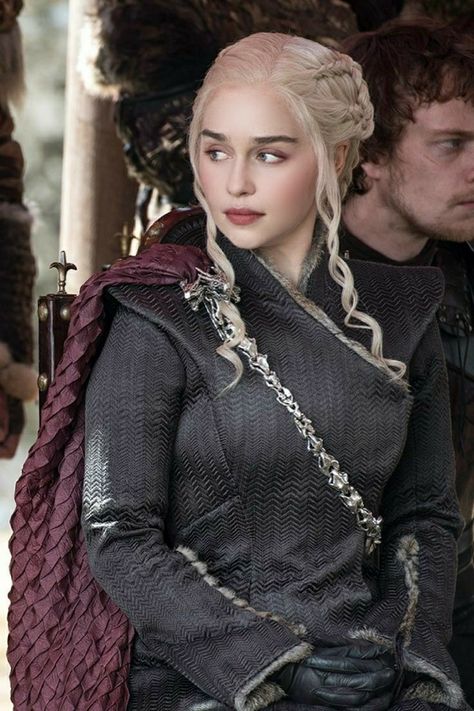 Daenerys Targaryen Hd, Targaryen Dresses, Targaryen Wallpaper, Daenerys Targaryen Wallpaper, Daenerys Icon, Mad Queen, Daenerys Targaryen Dress, Pastel Blonde, Emilia Clarke Daenerys Targaryen