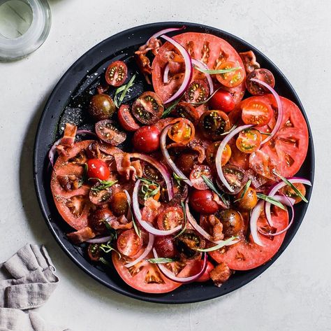 Check out Beefsteak Tomato, Bacon & Red Onion Salad recipe and more from Sur La Table! Onion Salad Recipe, Summer Tomato Recipe, Fried Spinach, Cherry Tomato Recipes, Fresh Tomato Recipes, Scalloped Potatoes Cheesy, Beefsteak Tomato, Red Onion Salad, Onion Salad