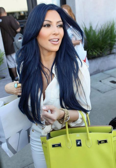 Defffffffinitely considering blue black hair...maybe ill start off a little less IN YOUR FACE though... Estilo Kardashian, Kim Kardashian Hair, Kardashian Hair, Blue Black Hair, Heart Place, Kim Kardashian Style, Kardashian Style, Hair Envy, Hair Dos