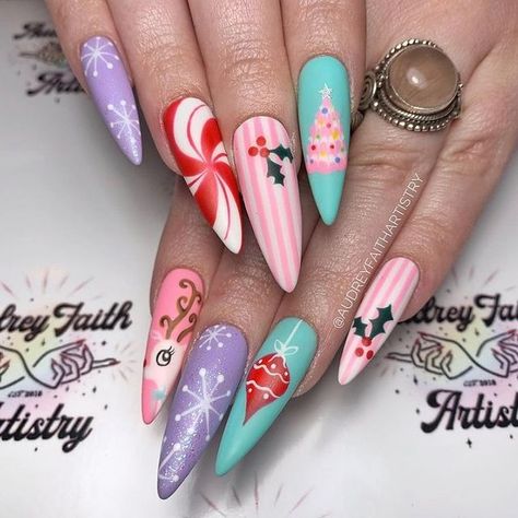 Pastel Christmas Nails 😍 Instagram: “🎶I’m dreaming of a pastel Christmassssss🎶 @audreyfaithartistry 2023 Pink Nails, Snowflake Manicure, Christmas Candy Nails, Pink Nails Gel, Nail Art Designs For Beginners, Nail Art Noel, Holiday Nails Christmas, Pastel Christmas, Holiday Nail Designs