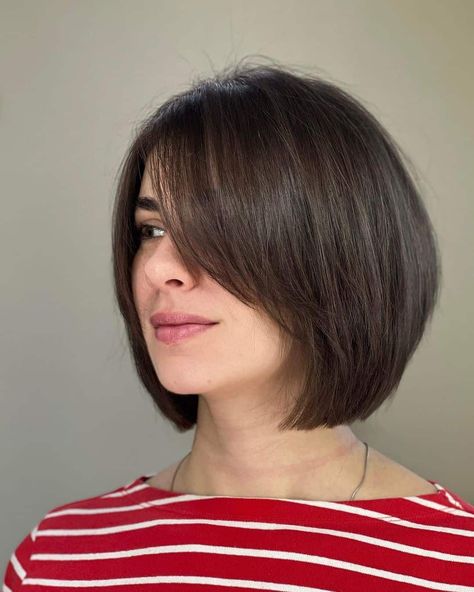 40+ Chic Layered Bob With Bangs Ideas For 2023 Lob Haircut Layered, Langer Pony, Bob Pendek, Layered Bob With Bangs, Cute Bob Hairstyles, Short Bobs, Chin Length Hair, Bob Haircut With Bangs, Bob Haircut For Fine Hair