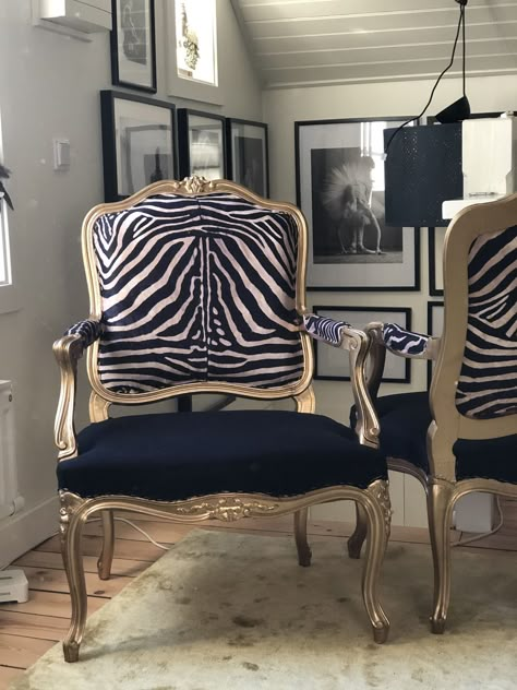 Zebra Chair, Diy Furniture Upholstery, African Interior Design, Living Room Decor Inspiration, Diy Furniture Renovation, Furniture Renovation, Funky Furniture, Eclectic Interior, French Furniture