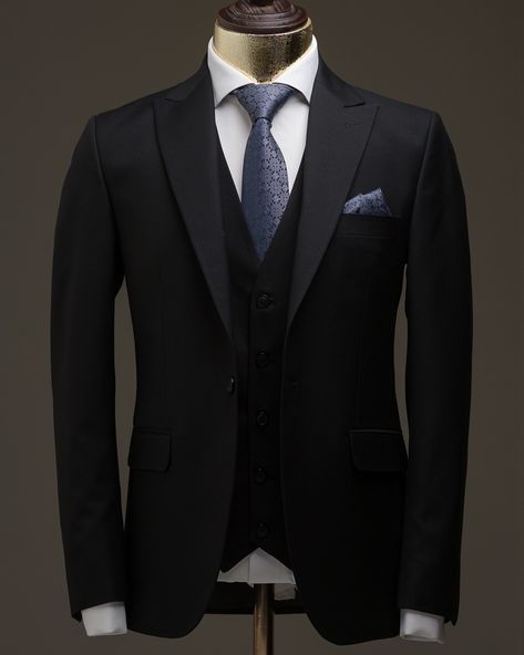 Mens Formal Outfits, Casual Groom Attire, Nike Clothes Mens, Stylish Men Wear, Stylish Mens Suits, Blazer Outfits Men, Black Suit Men, Modern Suits, Classy Suits