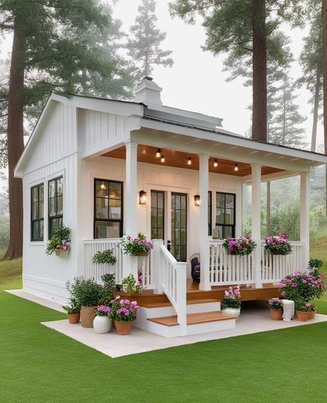 Tiny Homes Small Guest House, Farmhouse Sheds, Slope House, Shed To Tiny House, Small Cottages, Tiny House Inspiration, Dream Cottage, Tiny Cabin, Tiny Houses For Sale