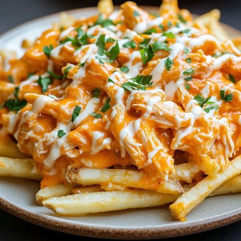 Tasty Recipes & Cooking Ideas by Thalia's Tasty | Loaded Buffalo Chicken Alfredo Fries | Facebook Alfredo Fries, Buffalo Chicken Alfredo, Chicken Loaded Fries, Shredded Cooked Chicken, Loaded Chicken, Chicken Fries, Frozen French Fries, Loaded Fries, Cooking Chicken To Shred