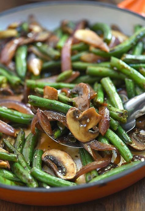 Asian Green Bean Stir-fry with mushrooms and a savory sauce is a hearty and tasty side dish you'll love with steamed rice. It's quick and easy to make in minutes and in one pan! Green Bean Mushroom, Green Beans And Mushrooms, Green Beans Mushrooms, Wine Chicken, Chicken Lombardy, Plats Healthy, Marsala Wine, Pan Chicken, Savory Sauce