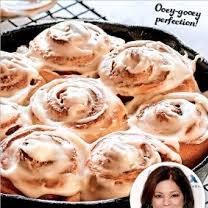 Cinnamon Rolls Canned, Skillet Cinnamon Rolls, Cinnabon Cinnamon Rolls Recipe, Canned Cinnamon Rolls, Strawberry Cinnamon Rolls, Cinnabon Cinnamon Rolls, Cinnamon Biscuits, Best Cinnamon Rolls, Valerie Bertinelli