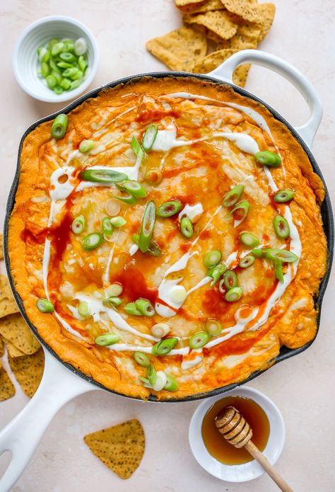 Hot Honey Buffalo Chicken Dip - Yes to Yolks Hot Honey Recipes, Honey Buffalo Chicken, Hot Chicken Dip, Spicy Buffalo Chicken Dip, Hot Honey Sauce, Hot Honey Recipe, Hot Dips, Hot Honey Chicken, Honey Chicken Recipe