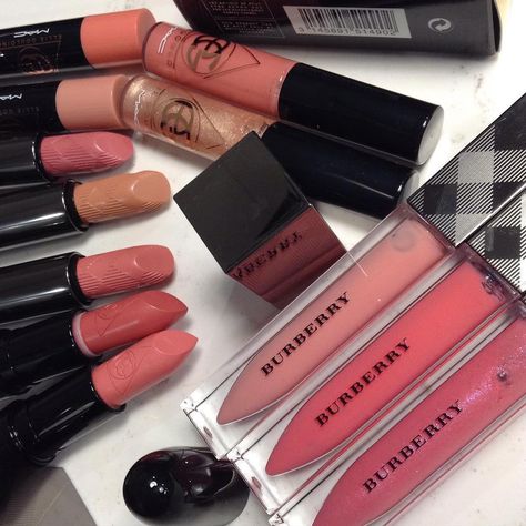 #burberry #burberrylipgloss #burberrylipstick #burberrycosmetics #mac #maccosmetics #macelliegoulding #pink #pinklips #pinklipstick #pinklipgloss #newmakeup #makeup #makeuplover #makeupjunkie Burberry Makeup, Remy Ma, Expensive Makeup, Pink Lip Gloss, Ellie Goulding, Kim Jiwon, Skin Care Makeup, New Makeup, Pink Lips