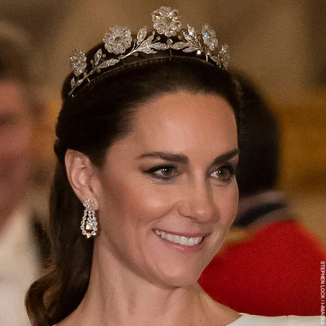 Strathmore Rose Tiara Worn by Kate Middleton, Princess of Wales Strathmore Rose Tiara, Kate Middleton Jewelry, Rose Tiara, Carlos Castaneda, Lady Elizabeth, Floral Tiara, Royal Tiaras, The Royal Collection, Royal Princess