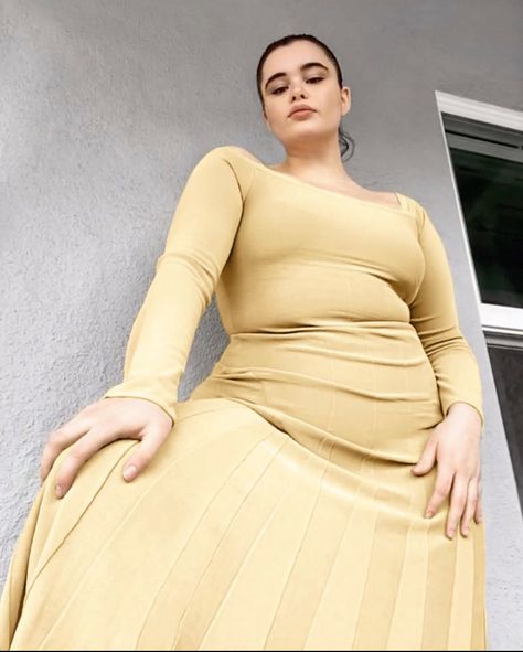 paul temple on Twitter: "Barbie Ferreira for JACQUEMUS AT HOME… " Barbie Ferreira, Curvy Model, Girl House, Only Fashion, Cam Girls, Curvy Fashion, Style Icon, Plus Size Fashion, Plus Size Outfits