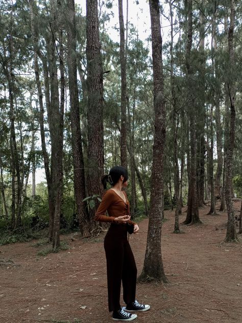 High Cut Converse Outfit, High Cut Outfit, Baguio Outfit, Brown Top Outfit, Crop Top Long Sleeves, Dark Brown Top, Black Pants Outfit, Baguio City, Brown Crop Top