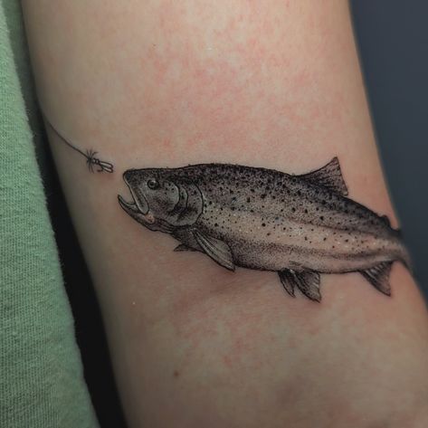 Realistic rainbow trout for Sophie! Thank you so much for trusting me with your first tattoo! 🎣🐟 Brown Trout Tattoo, Trout Tattoo, Arm Tats, Brown Trout, Rainbow Trout, First Tattoo, Fish Tattoos, Thank You So Much, Small Tattoos