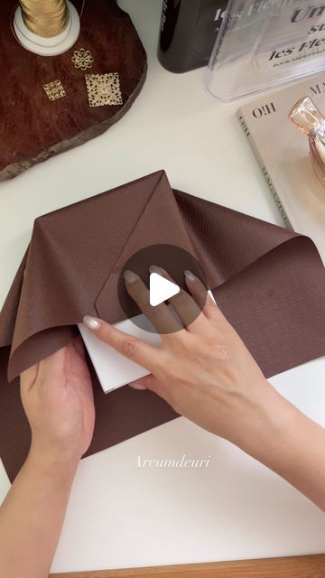 How To Wrap A Sweatshirt As A Gift, Gift Wrap Tissue Paper Packaging Ideas, Wrap Christmas Presents, Paper Gift Wrapping Ideas, Fun Gift Wrapping Ideas Birthdays, Bridal Gift Wrapping Ideas Creative, Gift Packing Ideas For Men, Gift Box Wrapping Ideas, Newspaper Gift Wrapping Ideas