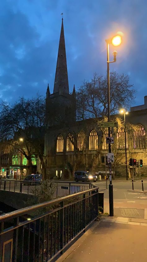 A beautiful building in the city of Bristol in the UK. Bristol University Aesthetic, University In Uk Aesthetic, Glasgow University Aesthetic, Uk Universities Aesthetic, Bristol Uk Aesthetic, Bristol University, Dr Mike, City Of Bristol, Bristol City