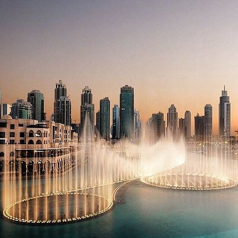 Dubai dancing fountain | Slaylebrity #Dubai Dubai Fake Story, Dancing Fountain, الإمارات العربية المتحدة, Dubai Holidays, Dubai Vacation, Dubai United Arab Emirates, Visit Dubai, Dubai City, Dubai Travel