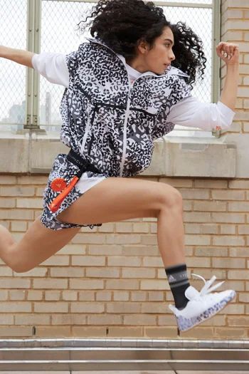 Adidas by Stella McCartney Fall 2020 Ready-to-Wear collection, runway looks, beauty, models, and reviews. Adidas Stella Mccartney, Boost Shoes, Adidas By Stella Mccartney, Vogue Russia, Running Tights, Stella Mccartney Adidas, Vogue Paris, Women Supporting Women, White Adidas