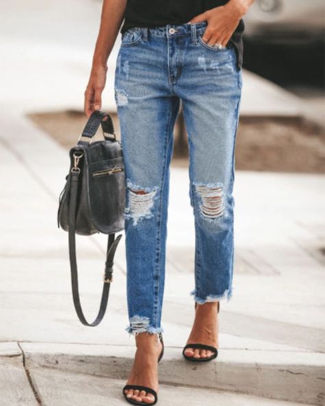 a3545bd79d31f9a72d3a78690adf73fcdesc49711730ri Ripped Jeans Casual, Denim Style Casual, Ripped Jeans Style, Moda Denim, Look Jean, Retro Jeans, Ripped Boyfriend Jeans, Casual Denim Pants, Womens Fashion Jeans